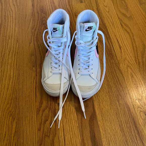 Like New 2021 Blazer Mid '77 SE GS 'White Arctic Punch - Picture 3 of 5